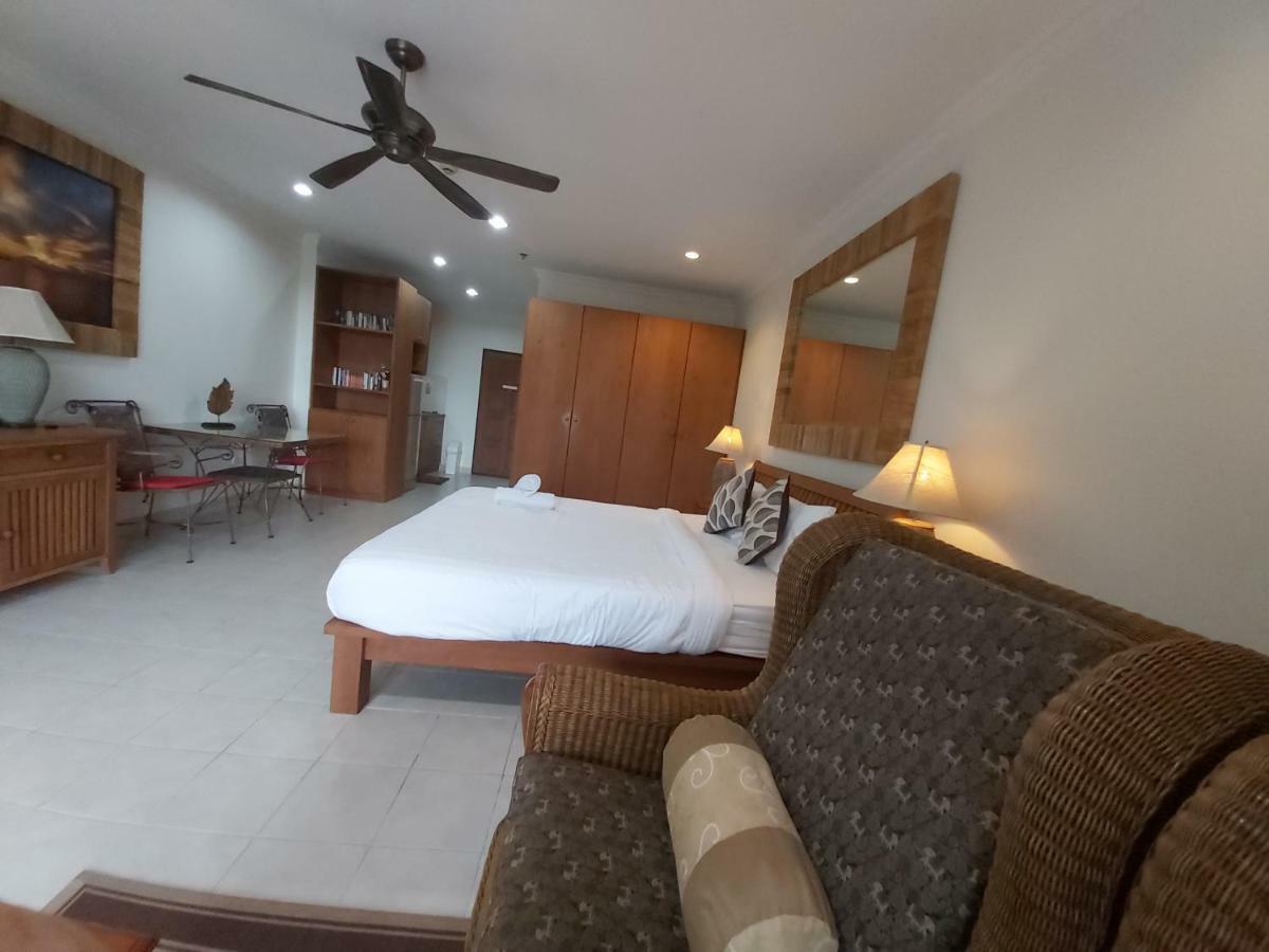 Condominum In Jomtien Beach With Sea View, Balcony And Free Wifi Паттайя Экстерьер фото